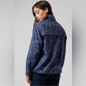 EUC Athleta Sightseer Lace Ethereal Bloom Jacket Navy Floral Size Large Women’s